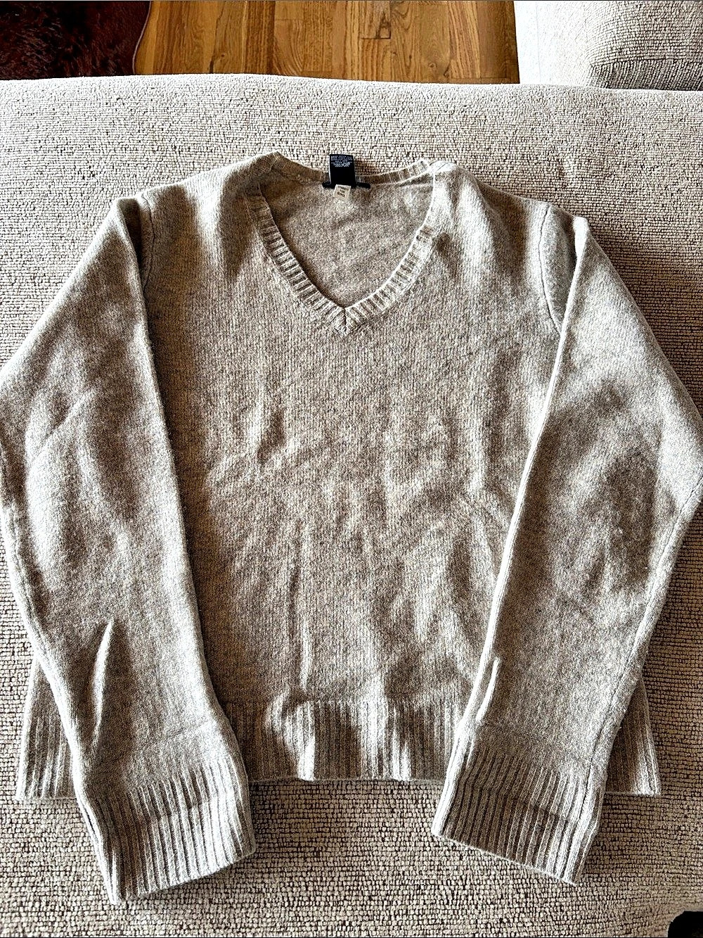 Gap V-Neck 97% LambsWool Sweater Size Large